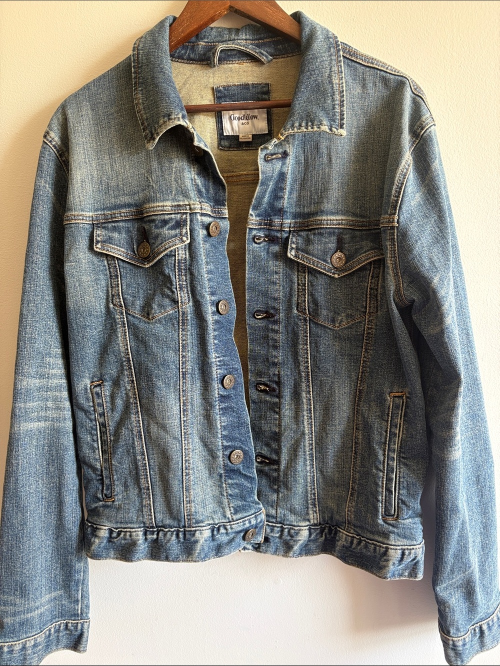Goodfellow & Co Light Wash Denim Trucker Jacket Medium